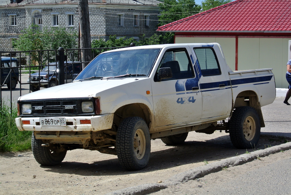 Сахалинская область, № В 869 ОР 65 — Nissan Datsun (D21) '85-97