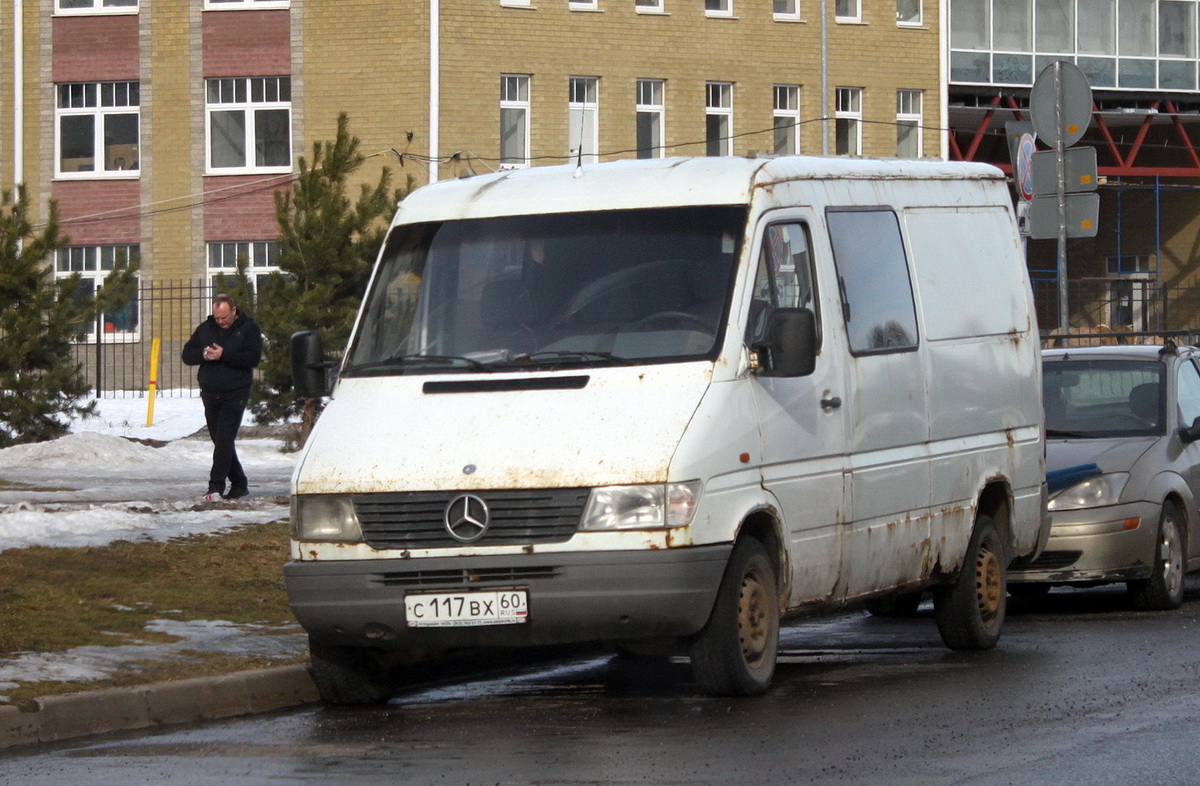 Псковская область, № С 117 ВХ 60 — Mercedes-Benz Sprinter (1G) '95-00