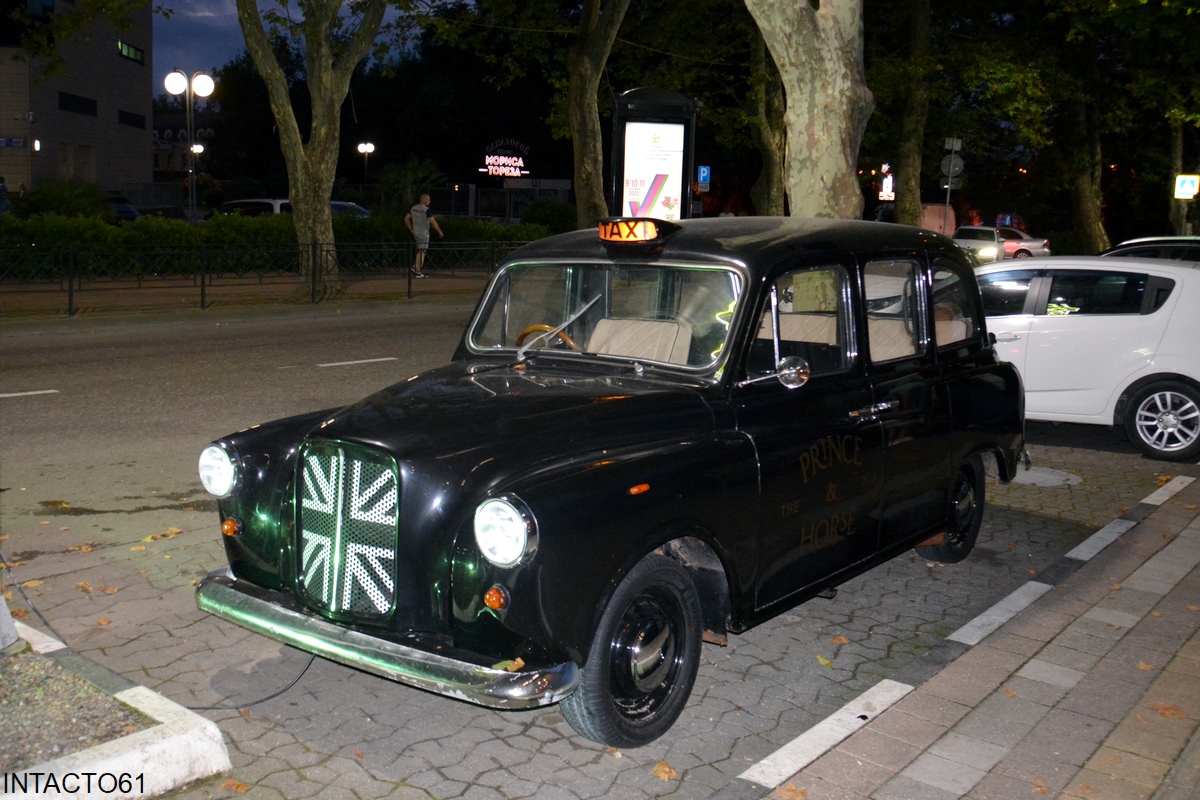 Краснодарский край, № (23) Б/Н 0194 — Austin FX4 '58-97; Краснодарский край — Автомобили-рекламные щиты