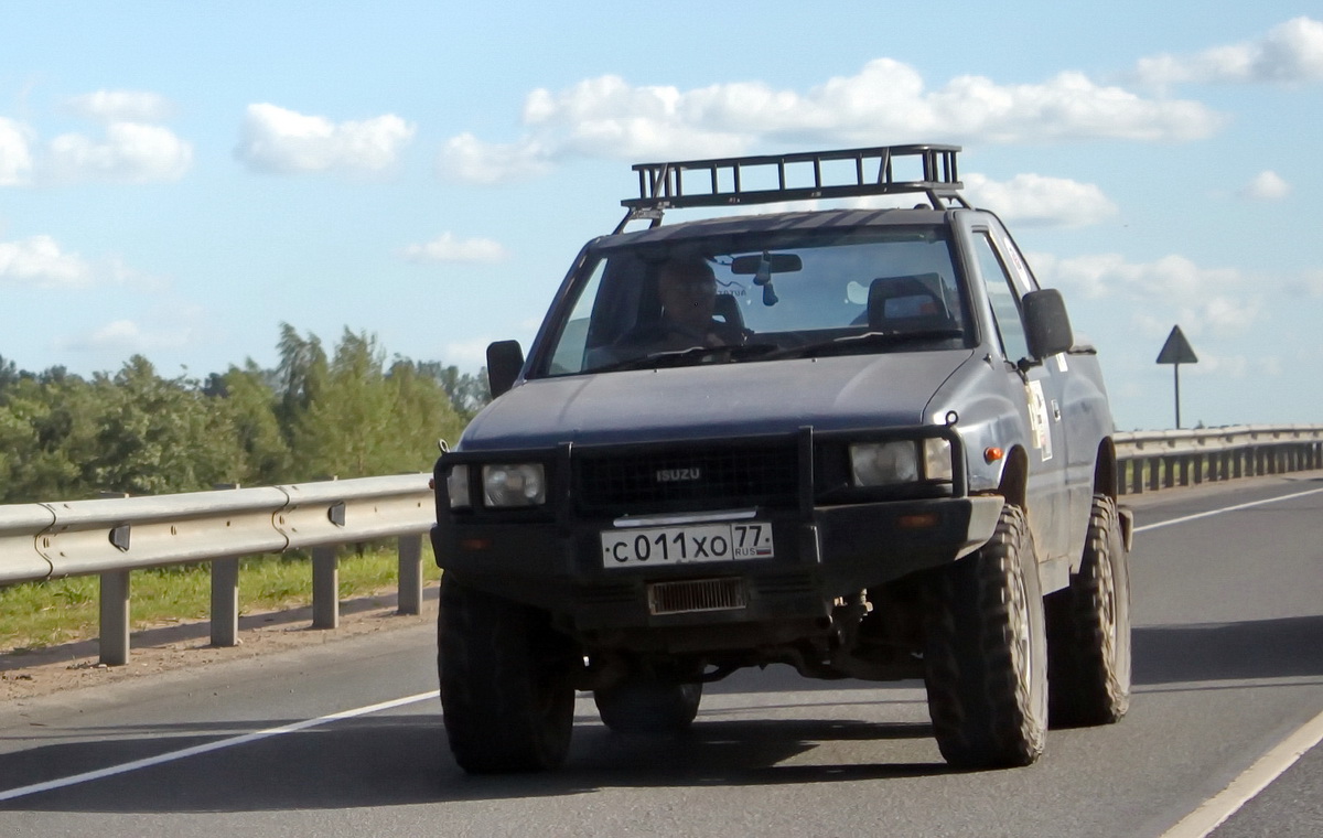 Псковская область, № С 011 ХО 77 — Isuzu MU (UCS) '89-98