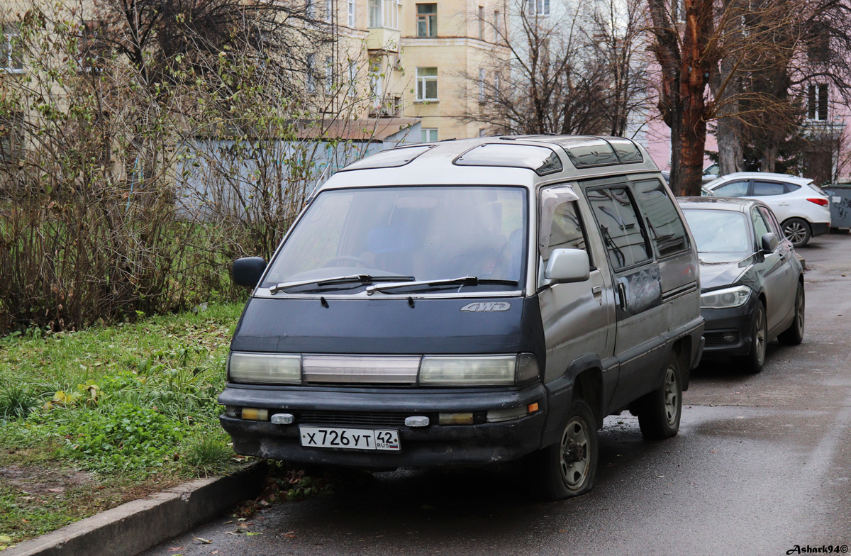 Красноярский край, № Х 726 УТ 42 — Toyota MasterAce Surf (R20/R30) '82-91