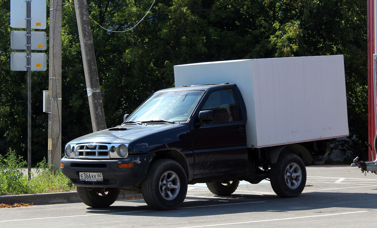 Псковская область, № Е 366 КК 60 — Ford Maverick '93-98