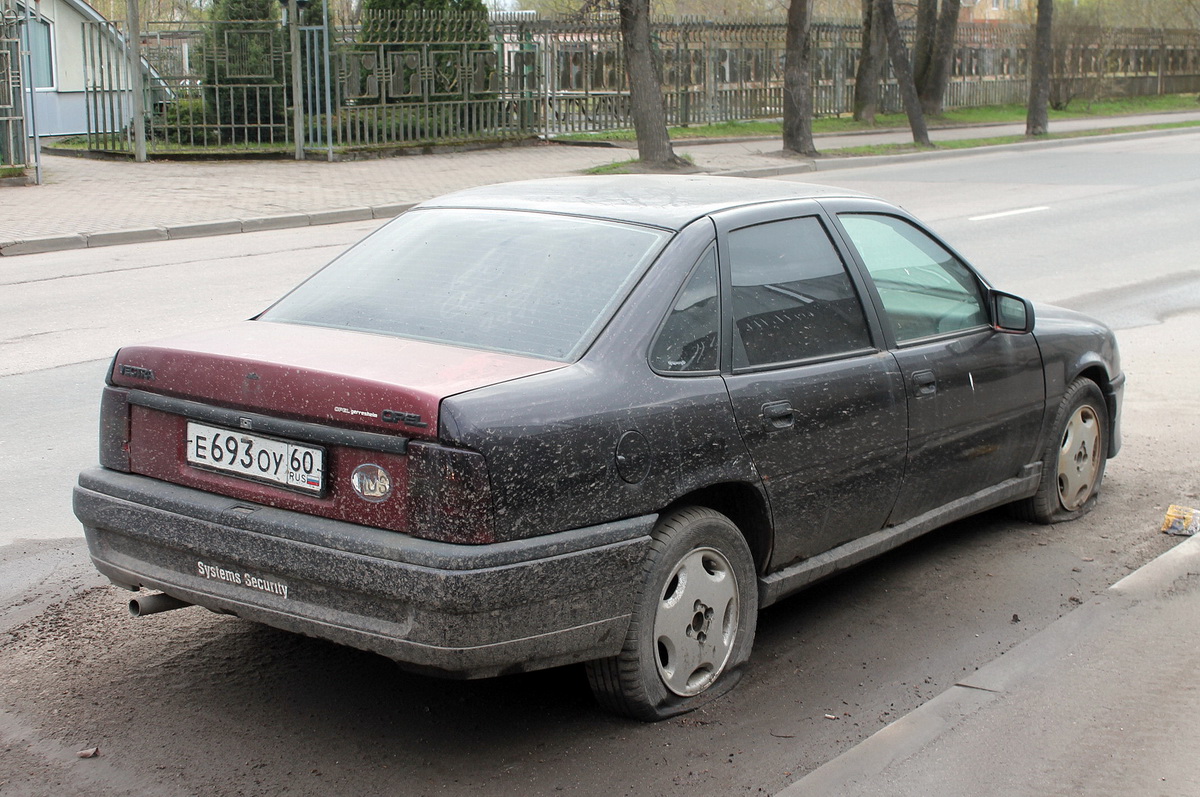 Псковская область, № Е 693 ОУ 60 — Opel Vectra (A) '88-95