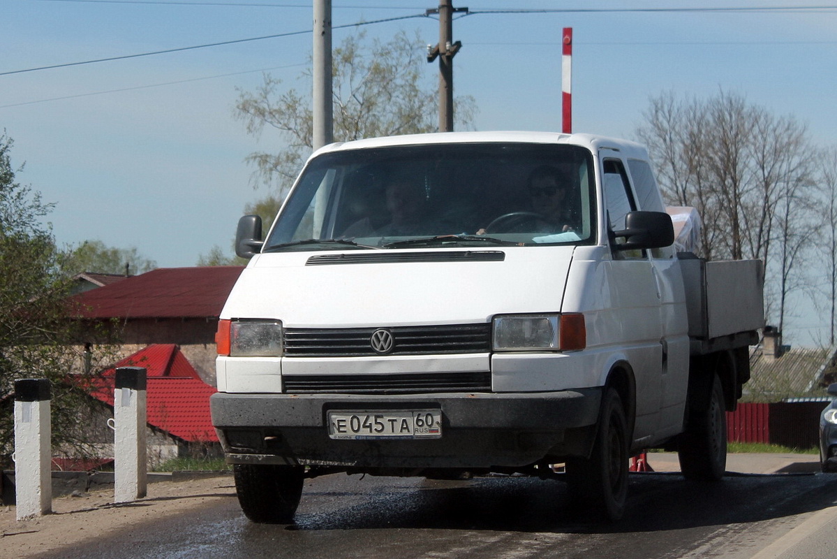 Псковская область, № Е 045 ТА 60 — Volkswagen (T4) Doppelkabine '90-03