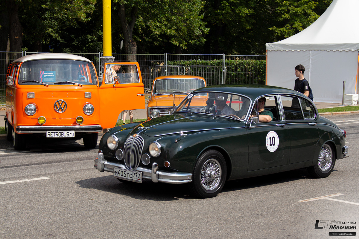 Москва, № (77) Б/Н 0635 — Volkswagen Typ 2 (T2) '67-13; Москва, № М 405 ТС 777 — Jaguar Mark 2 (240 & 340) '59-69; Москва — Фестиваль "Ретрорейс" 2024