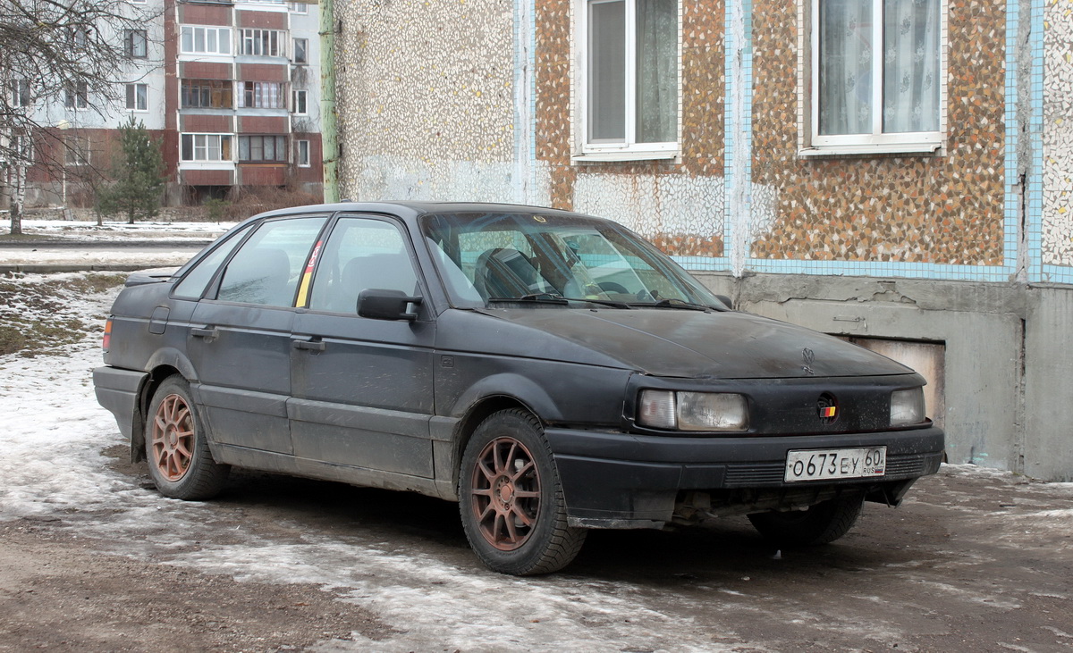 Псковская область, № О 673 ЕУ 60 — Volkswagen Passat (B3) '88-93