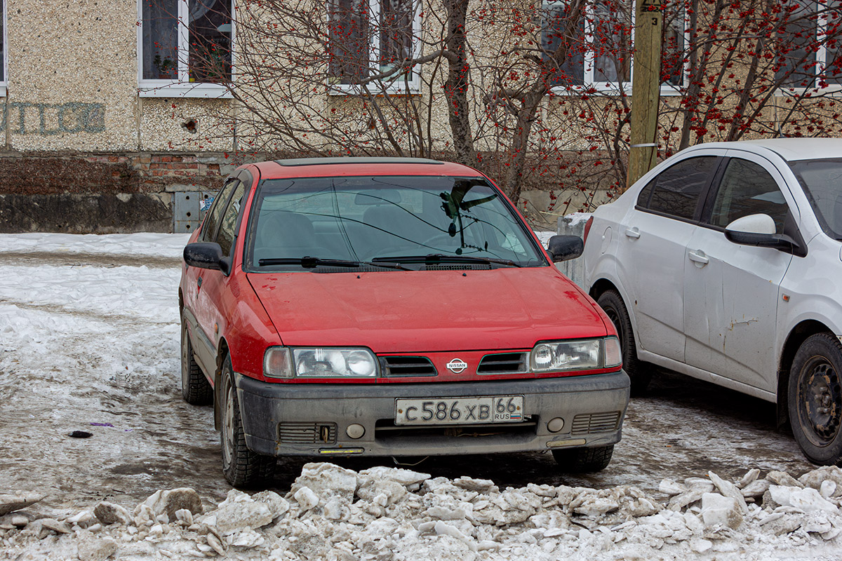 Свердловская область, № С 586 ХВ 66 — Nissan Primera (P10) '90-96