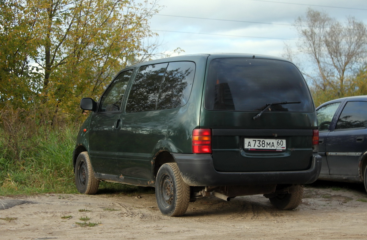 Псковская область, № А 738 МА 60 — Nissan Serena (C23) '91-00