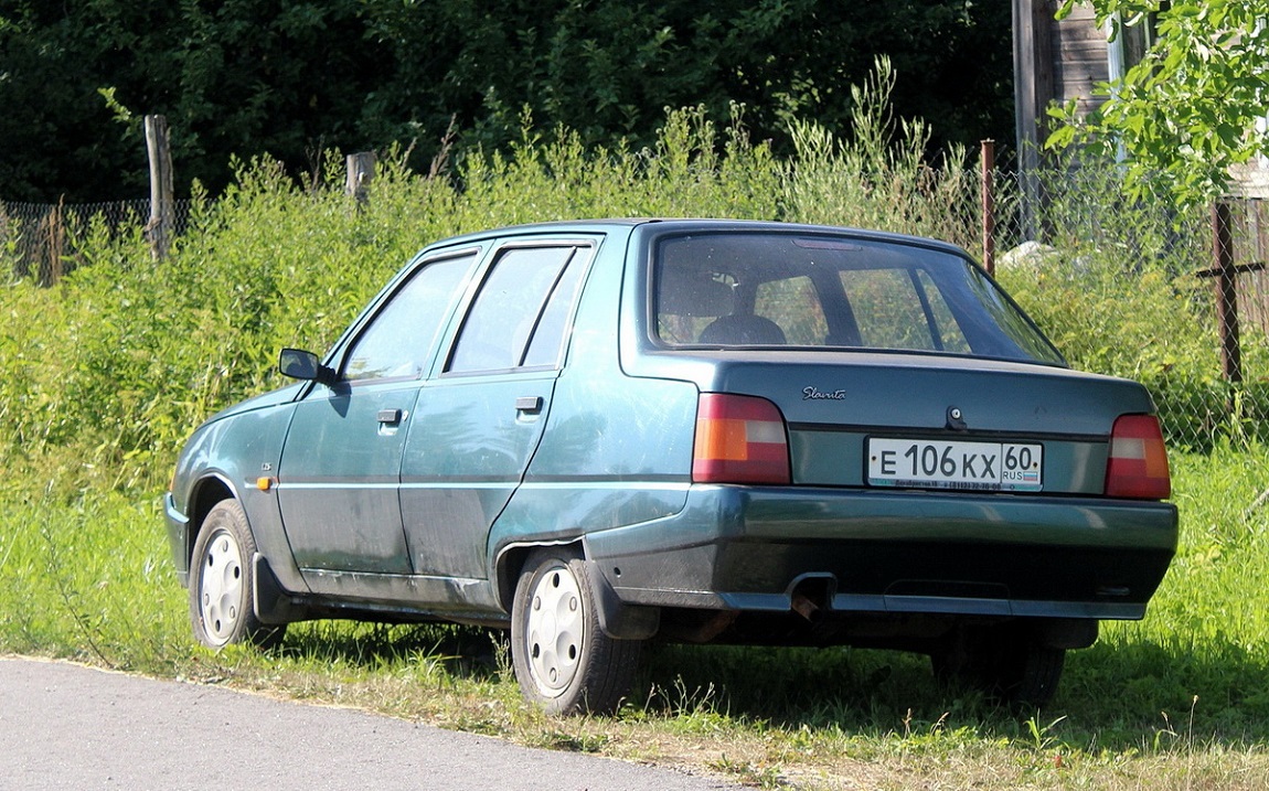 Псковская область, № Е 106 КХ 60 — ЗАЗ-110307 Славута '99-08