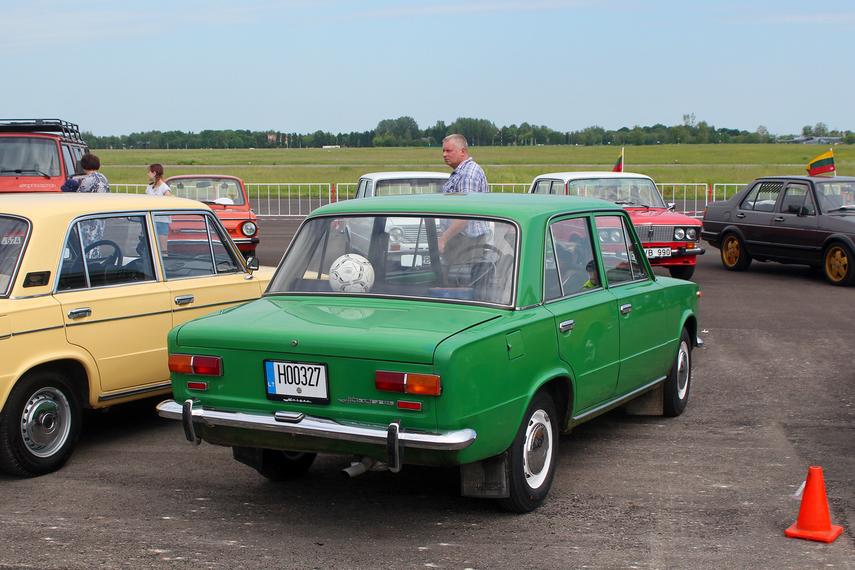 Литва, № H00327 — ВАЗ-2101 Жигули '70-83; Литва — Retro mugė 2024