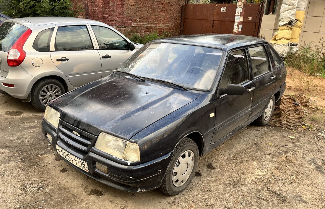 Удмуртия, № Р 825 УТ 18 — Иж-2126-020 '97-05