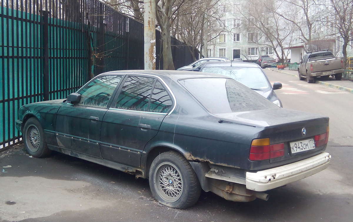 Москва, № К 943 ОМ 177 — BMW 5 Series (E34) '87-96