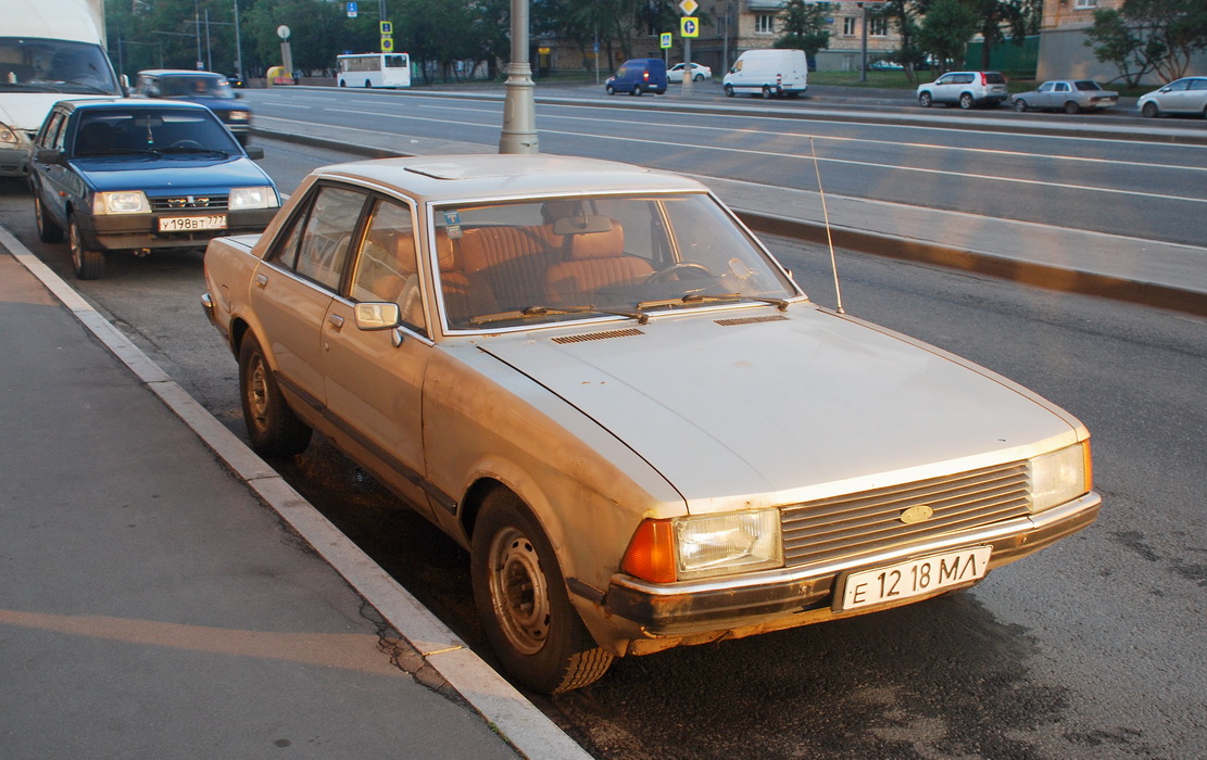 Москва, № У 198 ВТ 777 — ВАЗ-21099 '90-04; Москва, № Е 1218 МЛ — Ford Granada MkII '77-85