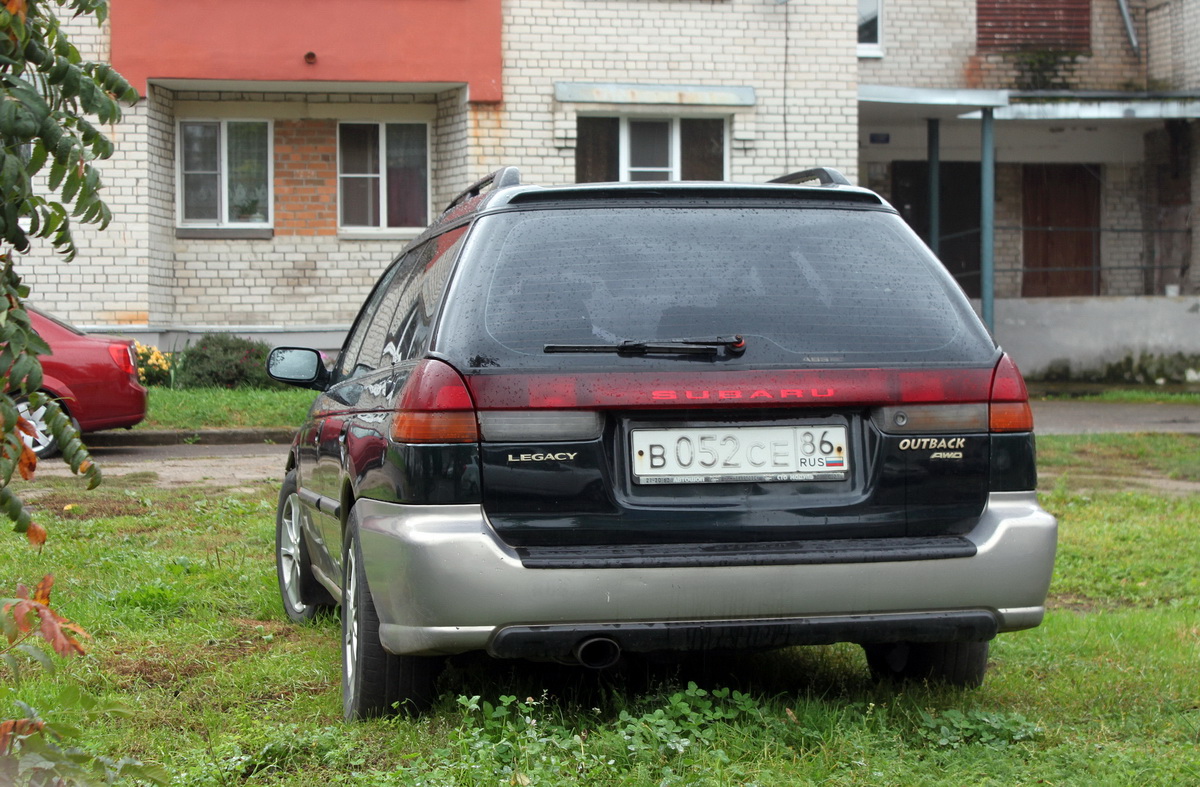 Псковская область, № В 052 СЕ 86 — Subaru Legacy (2G) '93-99