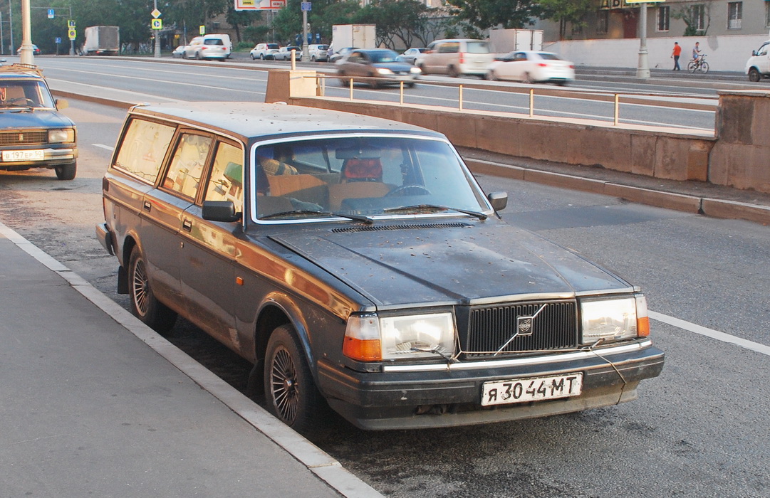 Москва, № Я 3044 МТ — Volvo 240 Series (общая модель)