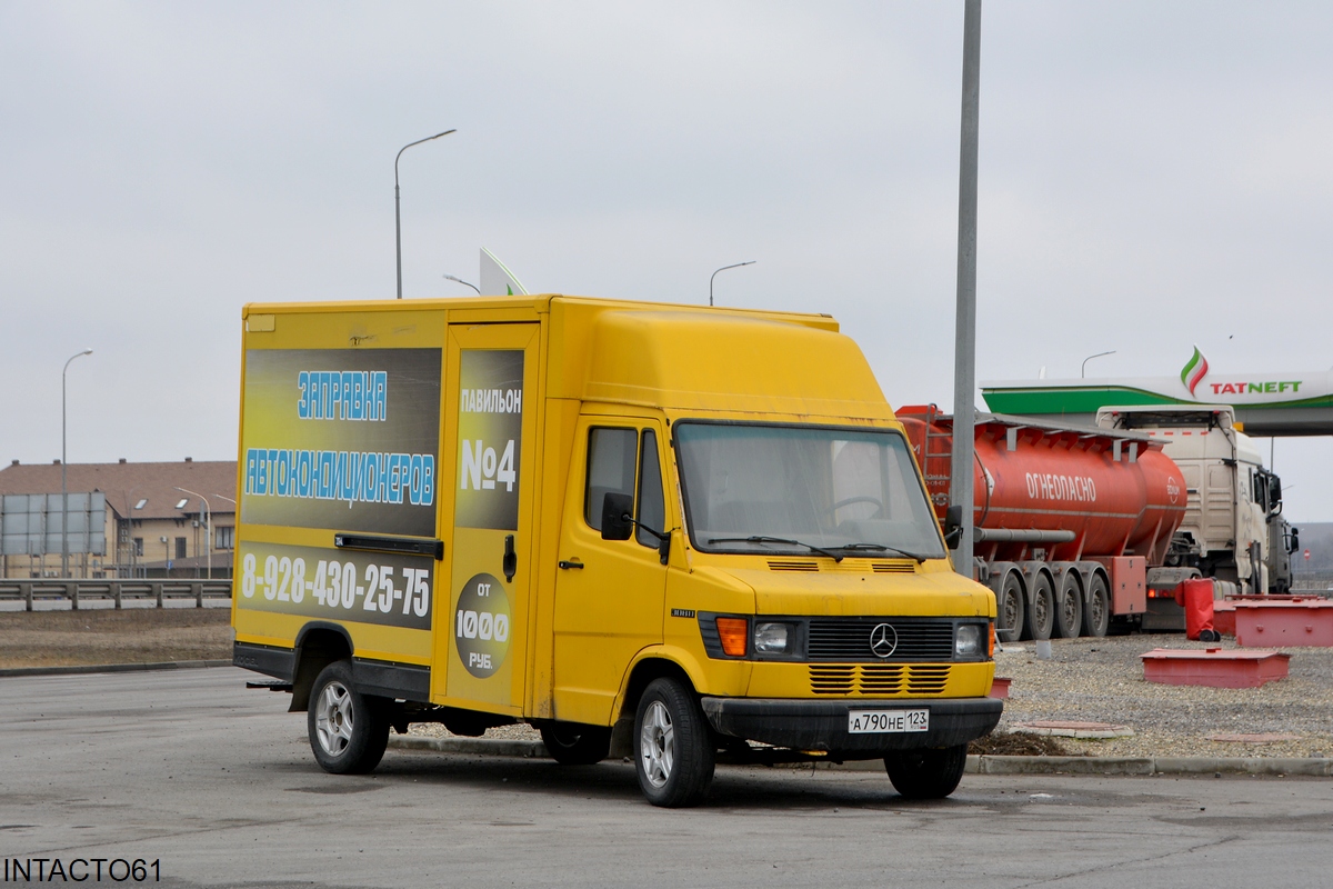 Краснодарский край, № А 790 НЕ 123 — Mercedes-Benz T1 308D '76-96; Краснодарский край — Автомобили-рекламные щиты
