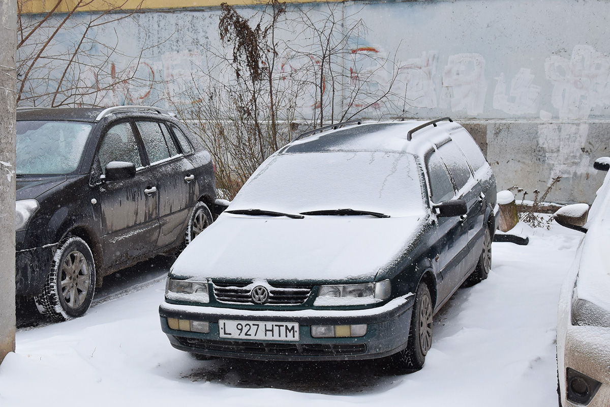 Западно-Казахстанская область, № L 927 HTM — Volkswagen Passat Variant (B4) '93-97