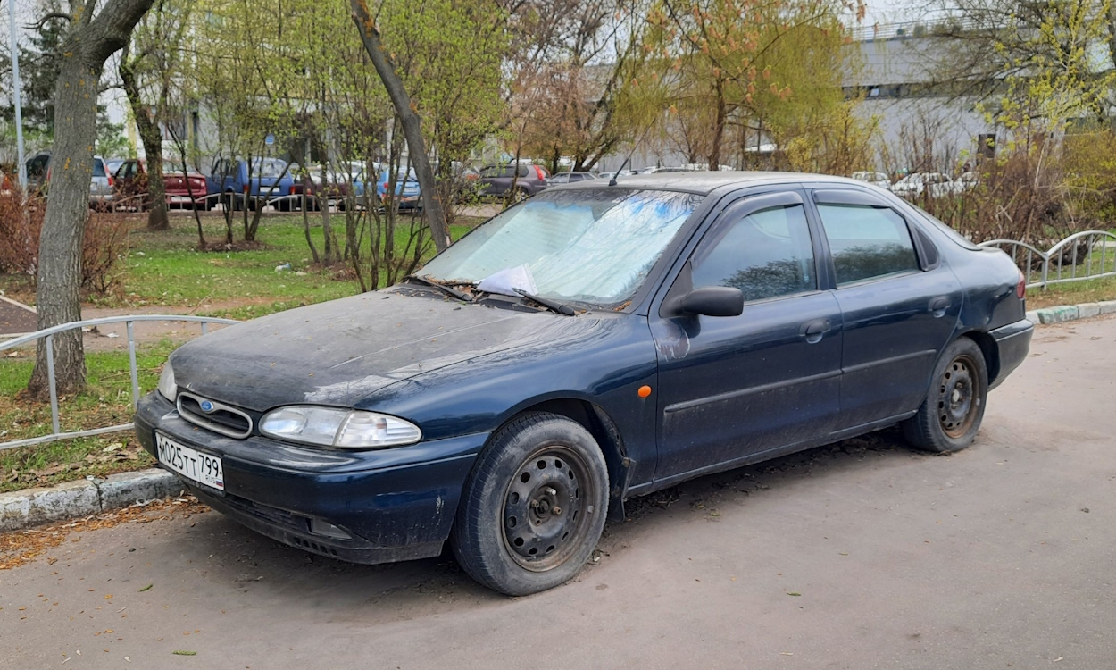 Москва, № М 025 ТТ 799 — Ford Mondeo (1G) '92-96