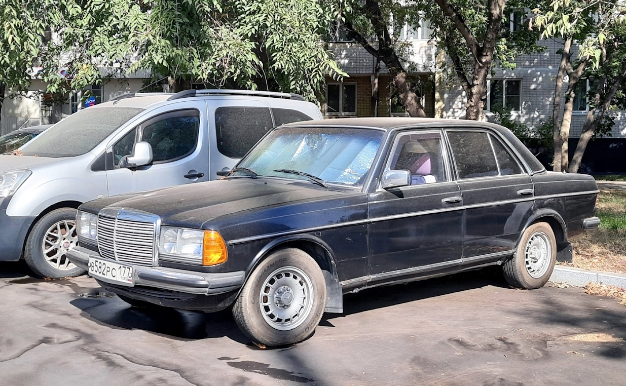 Москва, № В 582 РС 177 — Mercedes-Benz (W123) '76-86