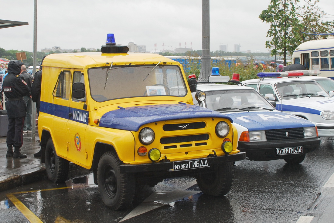 Москва, № (77) Б/Н 0132 — УАЗ-469АП '72-85; Москва, № (77) Б/Н 0246 — Москвич-2141 '86-98
