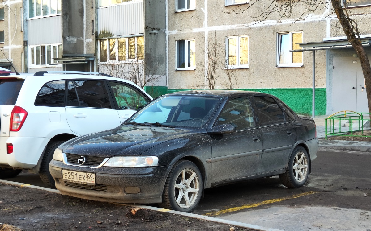Тверская область, № Е 251 ЕХ 69 — Opel Vectra (B) '95-02