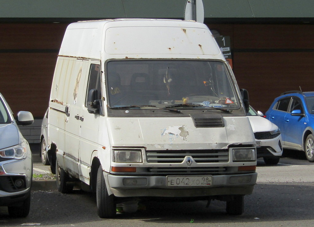 Санкт-Петербург, № Е 042 ХО 98 — Renault Trafic (1G) Restyle '89-01