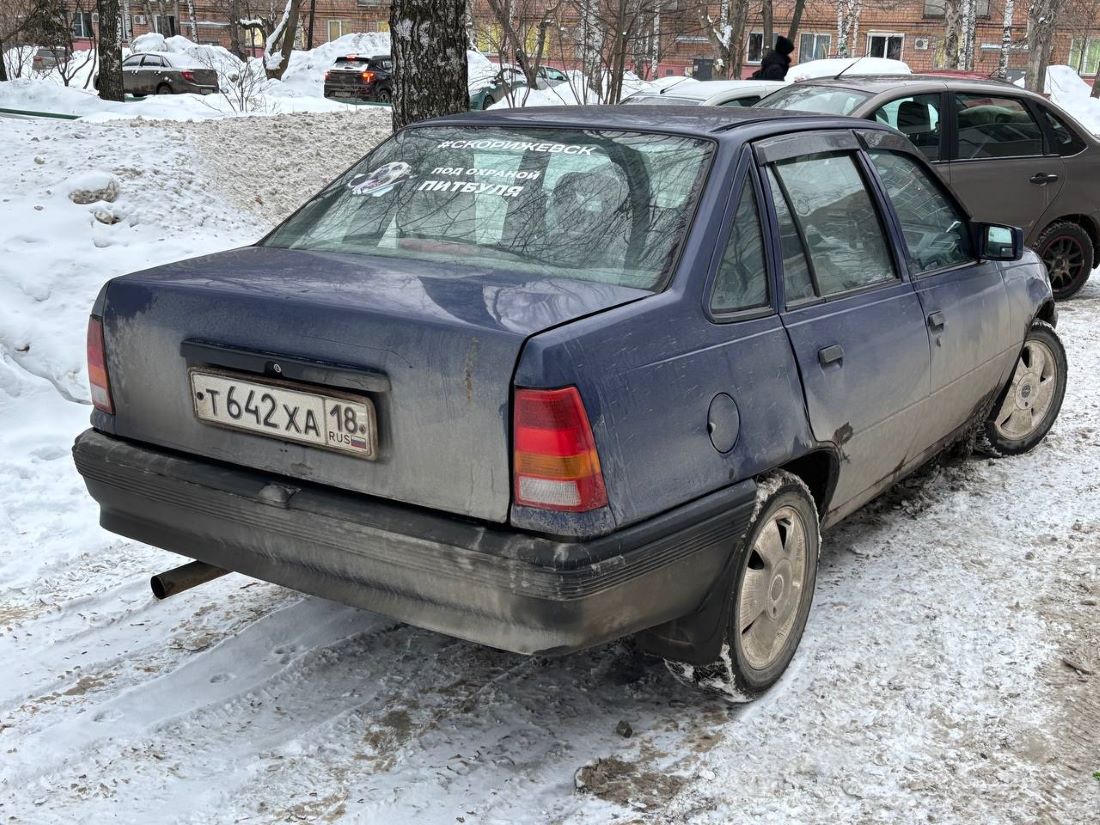 Удмуртия, № Т 642 ХА 18 — Opel Kadett (E) '84-95