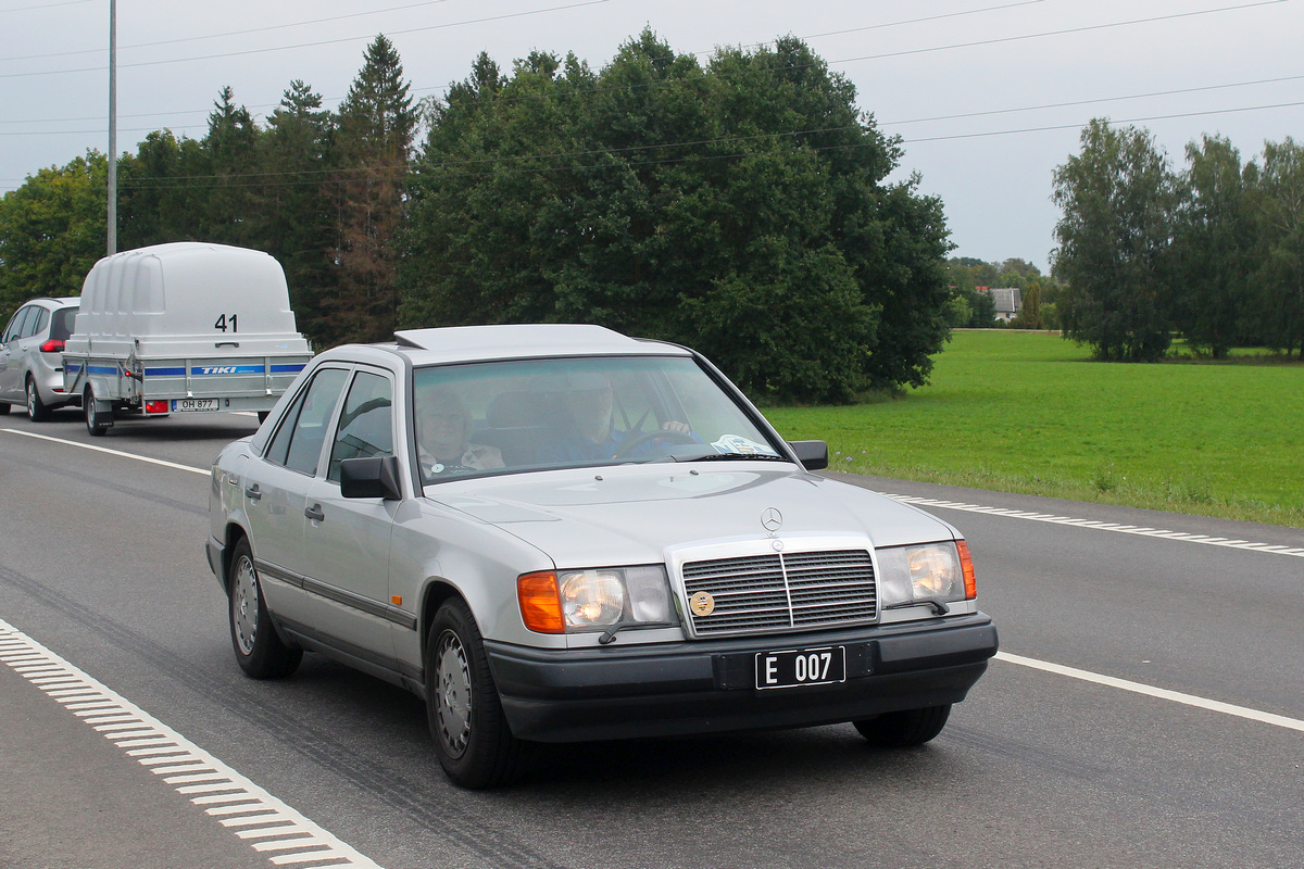 Эстония, № E 007 — Mercedes-Benz (W124) '84-96; Литва — Baltijos kelias 35