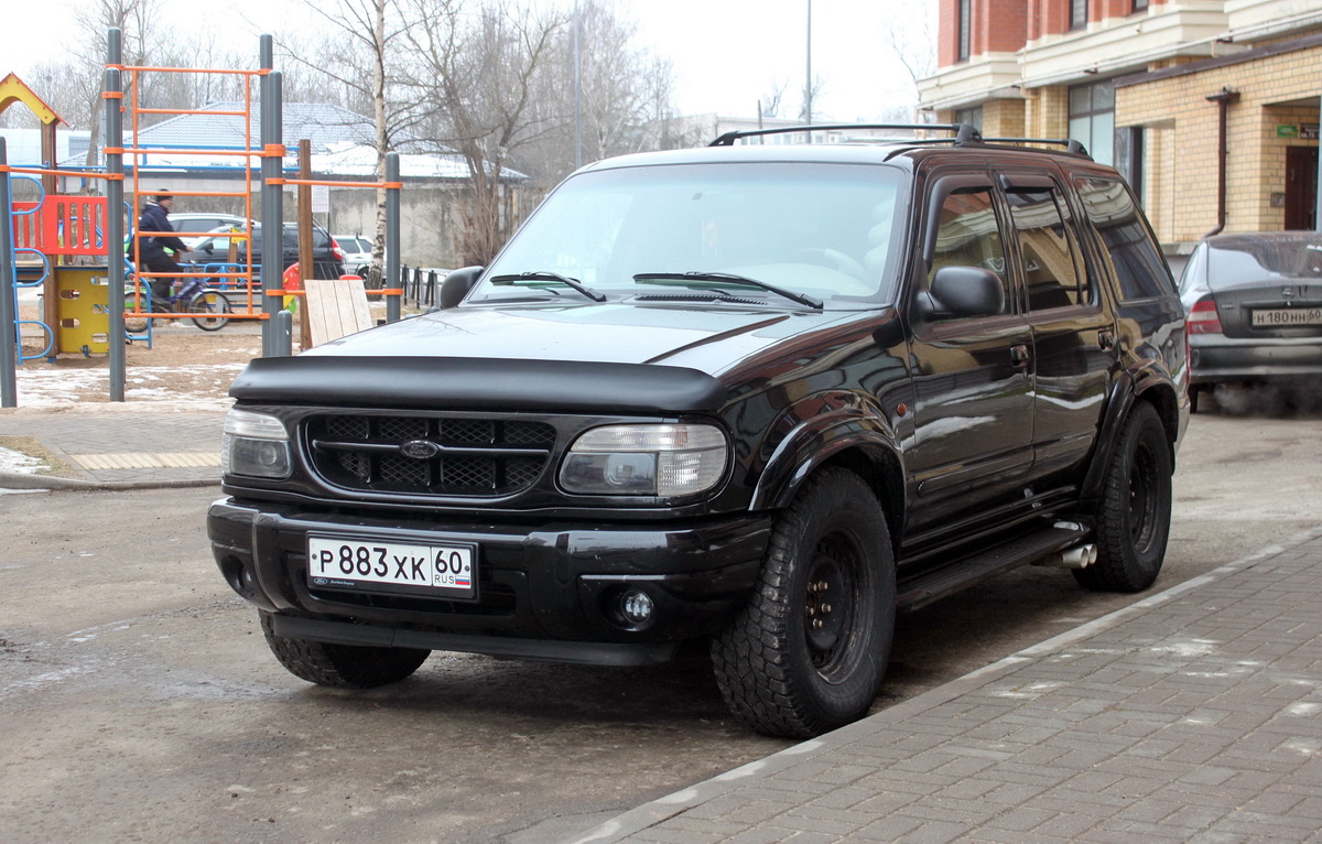 Псковская область, № Р 883 ХК 60 — Ford Explorer (2G) '94-01