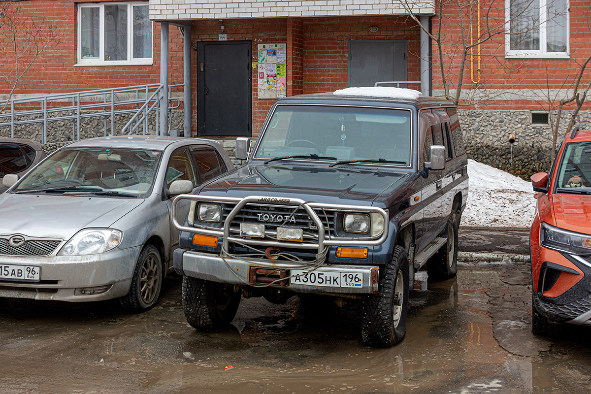 Свердловская область, № А 305 НК 196 — Toyota Land Cruiser Prado (J70) '90-96