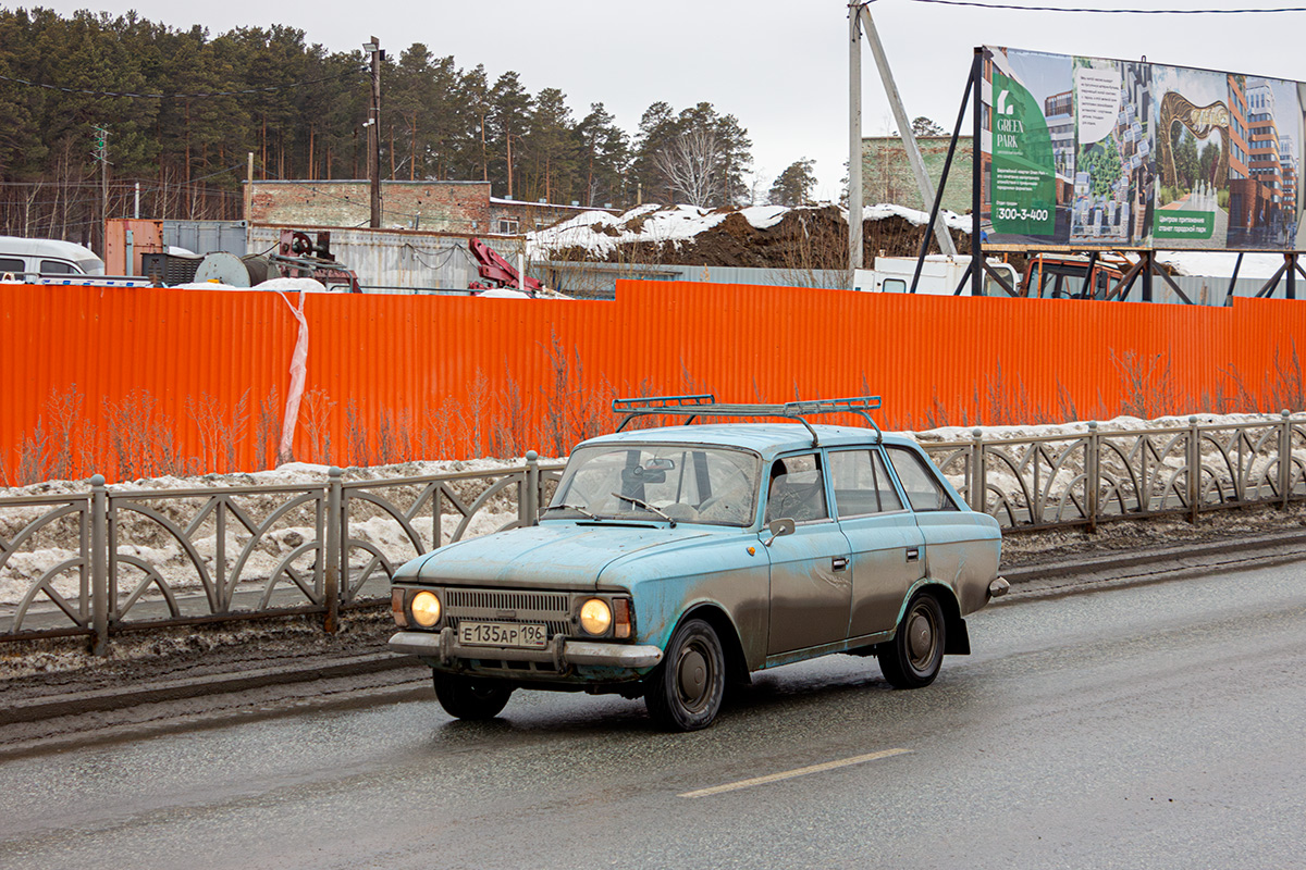 Свердловская область, № Е 135 АР 196 — Иж-21251-010 '81-97