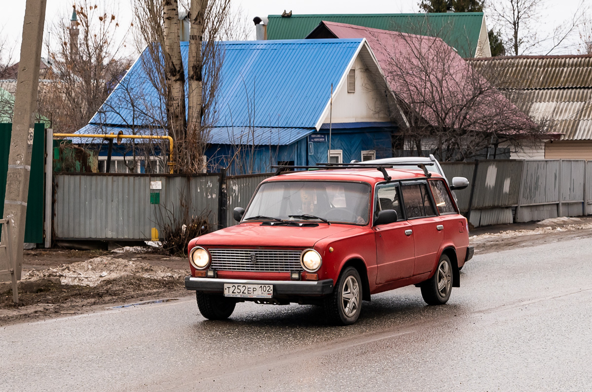 Башкортостан, № Т 252 ЕР 102 — ВАЗ-2102 Жигули '71-86
