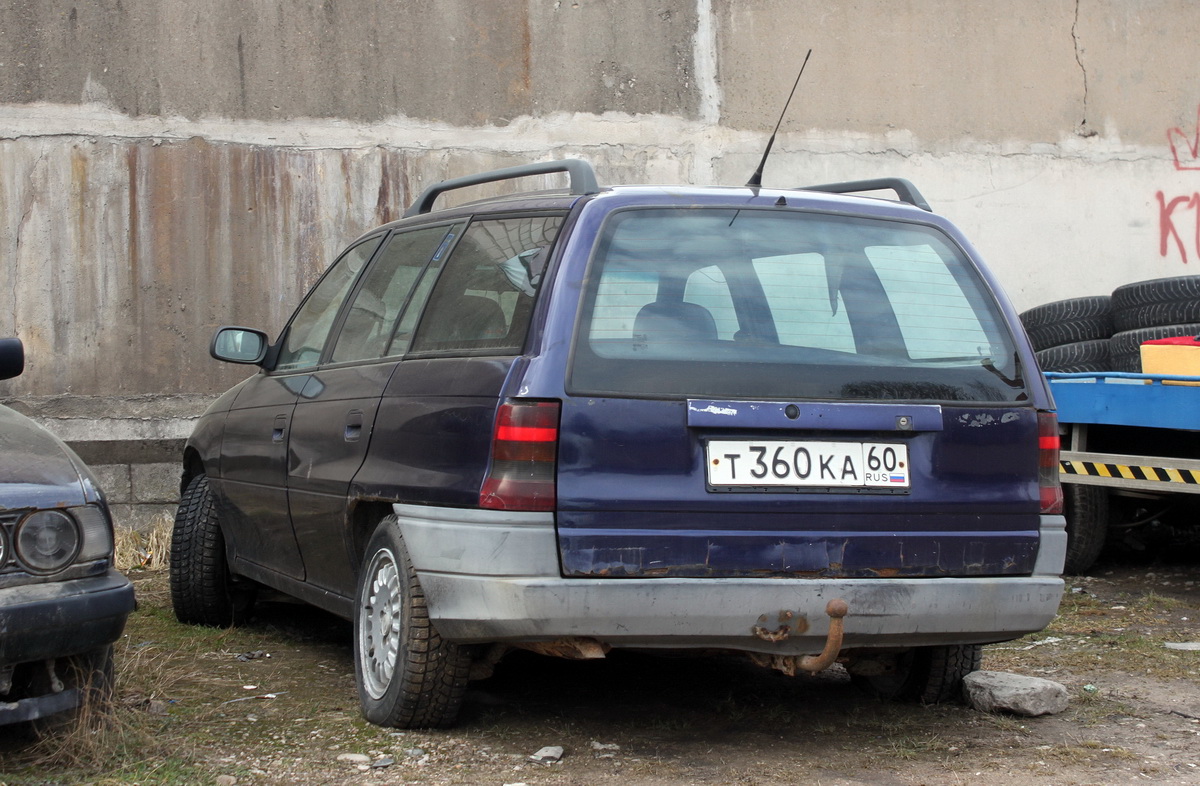 Псковская область, № Т 360 КА 60 — Opel Astra (F, T92) Caravan '91-98