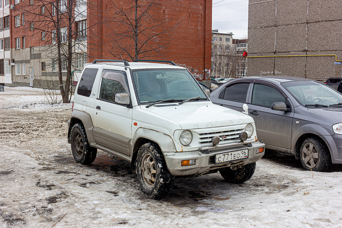 Свердловская область, № С 771 ЕО 96 — Mitsubishi Pajero Junior (H57A) '95-98