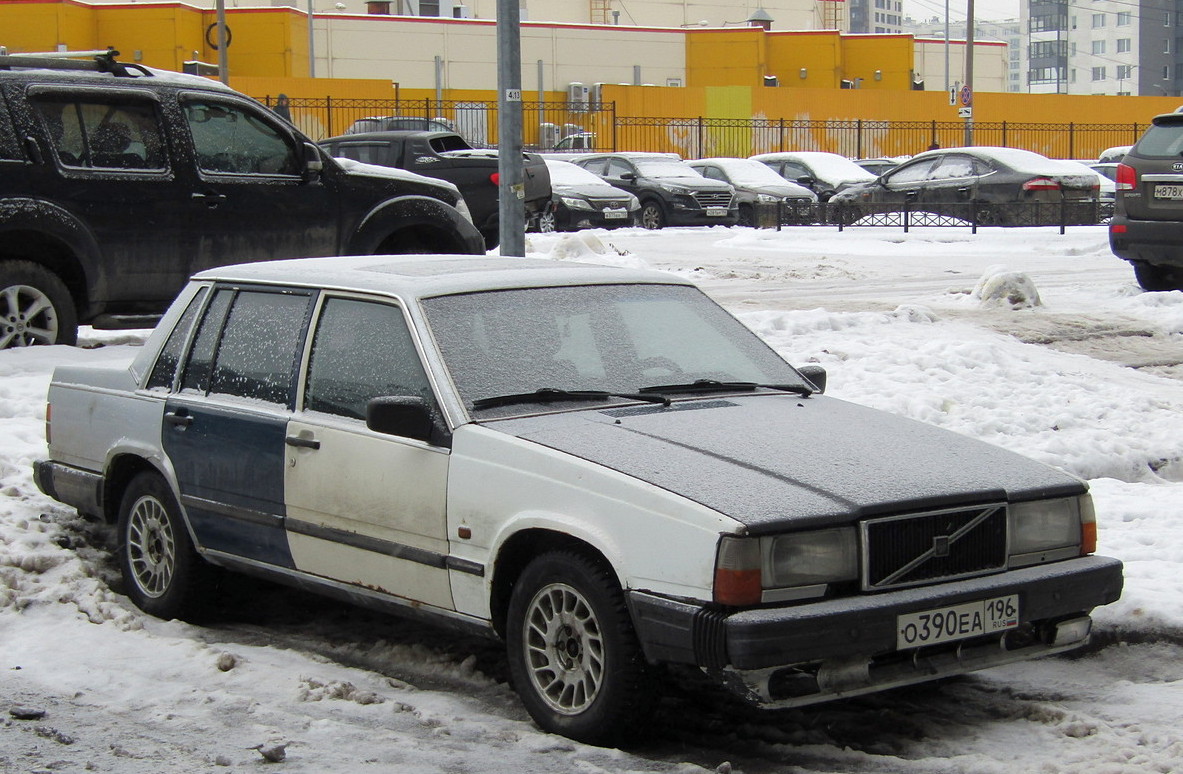 Свердловская область, № О 390 ЕА 196 — Volvo 740 '84-92