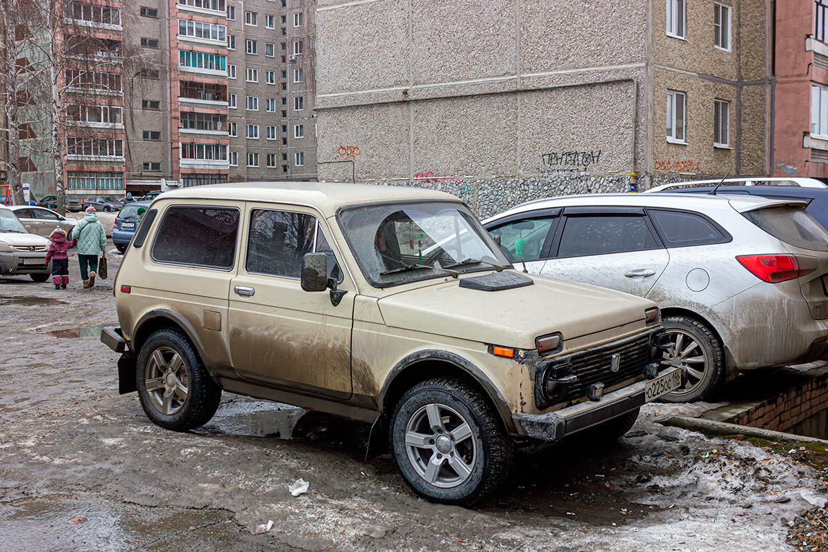 Свердловская область, № О 225 ОС 196 — ВАЗ-2121 Нива '77-94