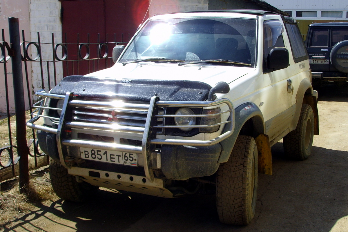 Сахалинская область, № В 851 ЕТ 65 — Mitsubishi Pajero (2G) '91-99