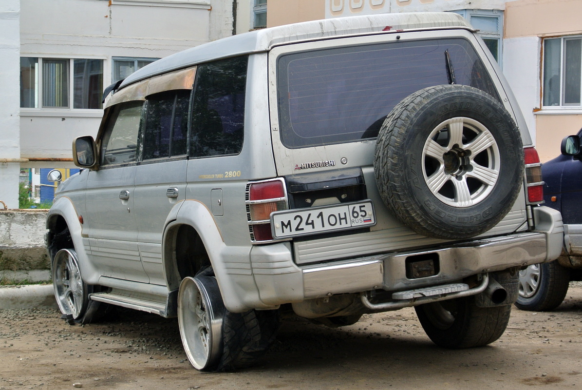 Сахалинская область, № М 241 ОН 65 — Mitsubishi Pajero (2G) '91-99