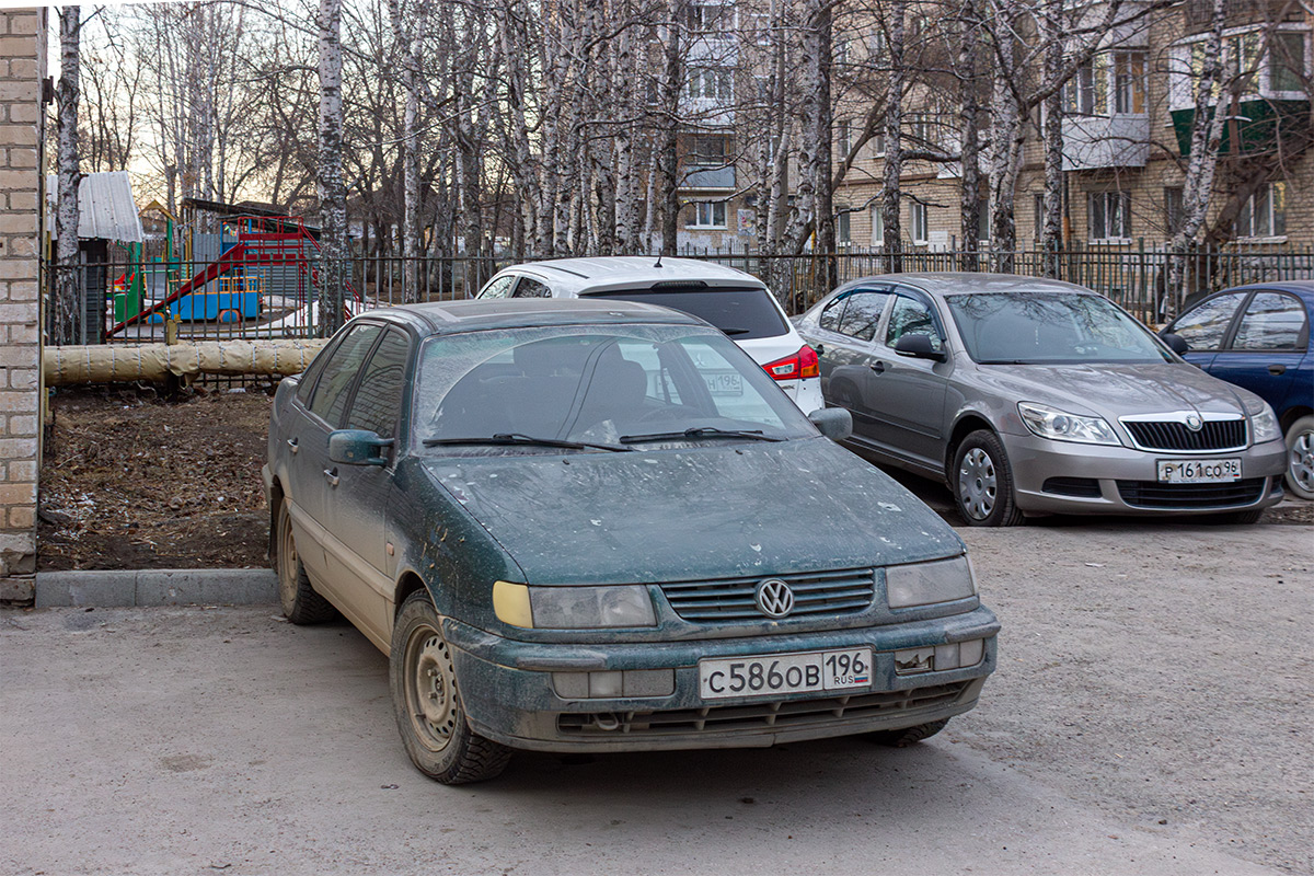 Свердловская область, № С 586 ОВ 196 — Volkswagen Passat (B4) '93-97