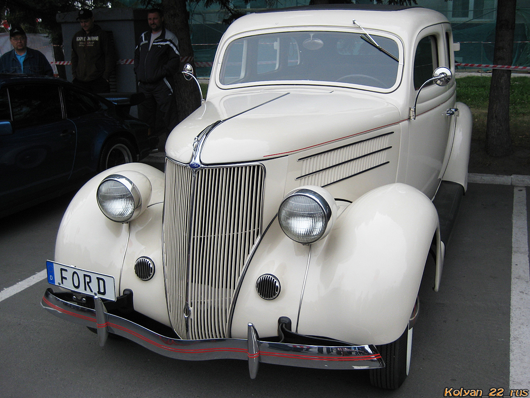 Новосибирская область, № (54) Б/Н 0099 — Ford V8 Deluxe '37-40; Алтайский край — Выставки ко дню города Барнаул, 2010 г.