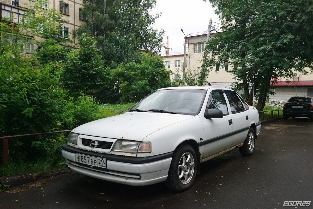 Архангельская область, № Е 857 ВР 29 — Opel Vectra (A) '88-95