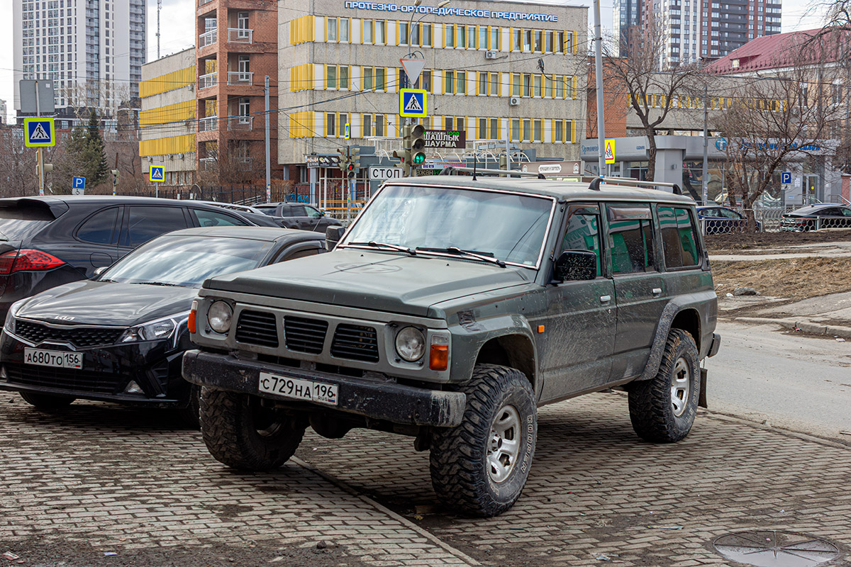 Свердловская область, № С 729 НА 196 — Nissan Patrol (Y60) '87-97