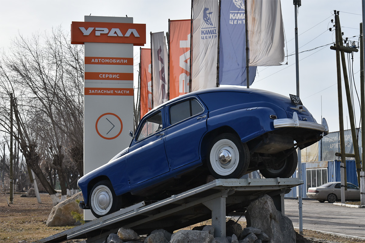 Тюменская область, № 52-84 ЮБГ — ГАЗ-М-20 Победа '46-55; Техника на постаментах, памятники (Тюменская область)