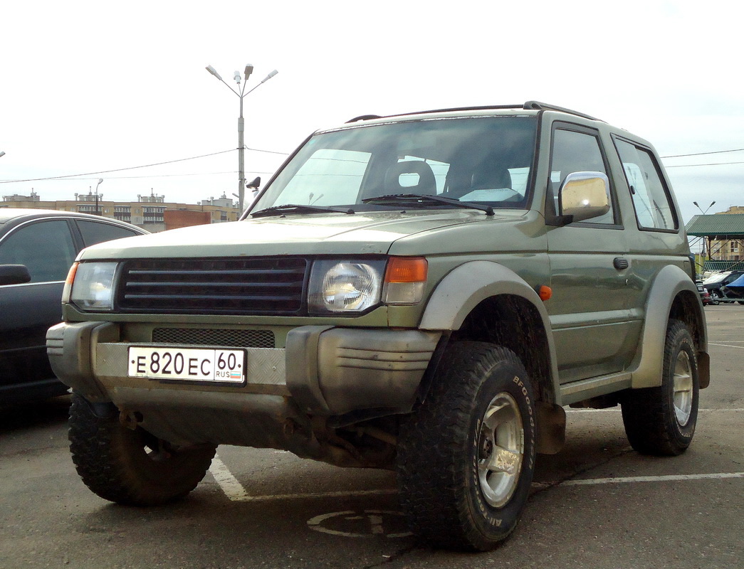 Псковская область, № Е 820 ЕС 60 — Mitsubishi Pajero (2G) '91-99