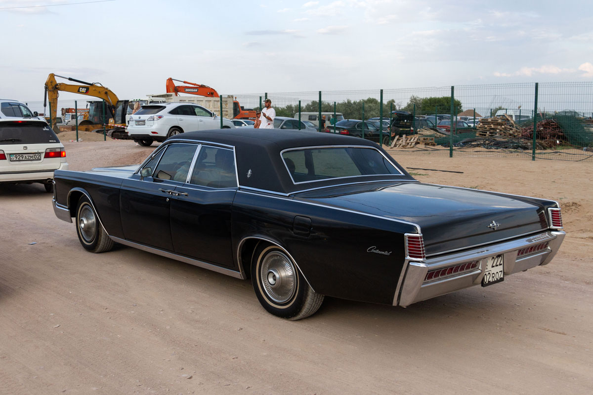 Алматы, № 222 ROZ 02 — Lincoln Continental (4G) '61-69