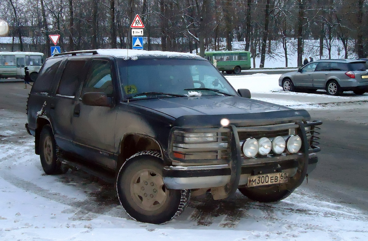 Псковская область, № М 300 ЕВ 60 — Chevrolet Tahoe (1G) '92-99