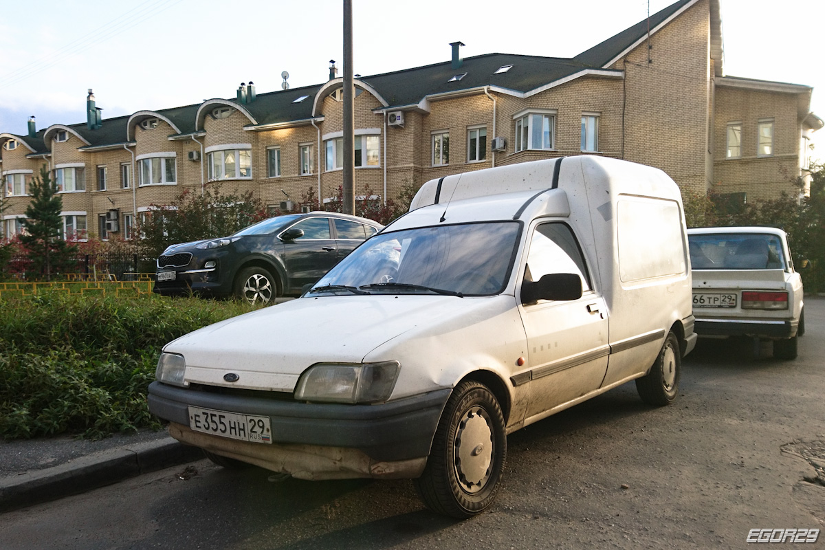 Архангельская область, № Е 355 НН 29 — Ford Fiesta MkIII '89-96