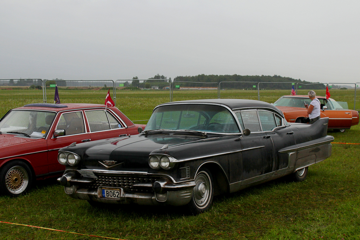Латвия, № BO-62 — Cadillac Fleetwood 60 Special '58; Литва — Nesenstanti klasika 2023