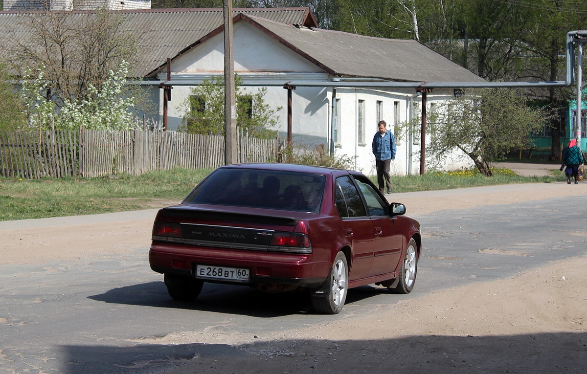 Псковская область, № Е 268 ВТ 60 — Nissan Maxima (3G) '88-94