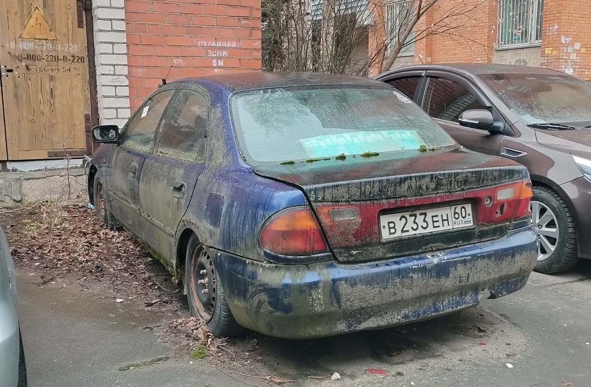 Псковская область, № В 233 ЕН 60 — Mazda 323 (BH/BA) '94-00